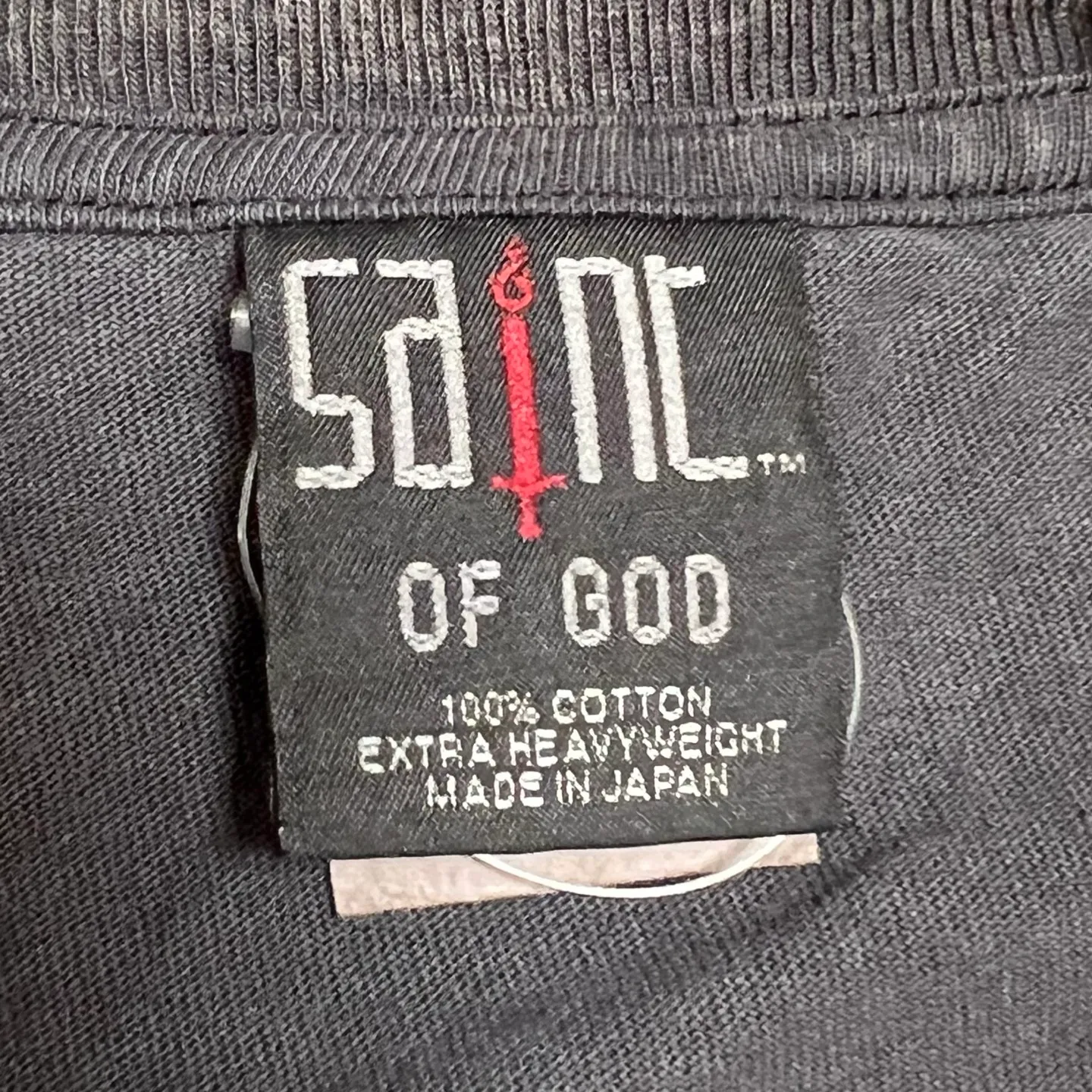 SAINT Mxxxxxx × FEAR OF GOD FG_LS TEE/SNT OF GOD/BLK FOG co-branded model SAINT OF GOD/ETERNAL prayer sight long sleeves, washed black S-XL, this season's major co-branded model, FOG manager JERRY personally carries the goods. The SAINT OF GOD series collaboration has gained quite a lot of buzz. Customized original co-branded SAINT OF GOD main label/washed label. Top-notch printing technology. Using silver sand and cracked pulp on the front and rear panels and heavy washing water to create a natural washed effect of printing, deep restoration